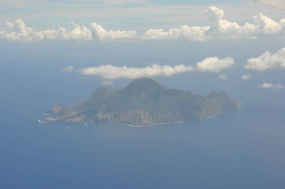 Passando sobre St. Eustatius, durante o vôo entre Trinidad e Sint Maarten, no Caribe